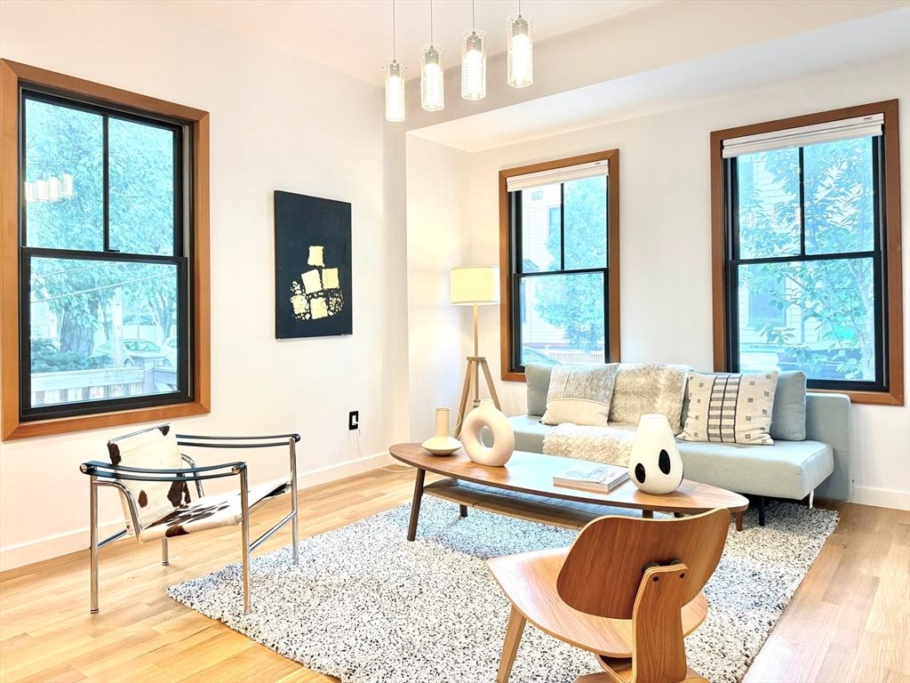 8 Lopez St 8, Cambridge, MA 02139