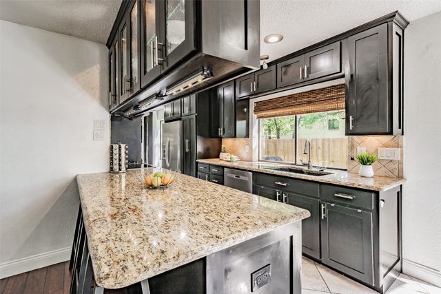 3008 Glenwood Court, Bedford, TX 76021