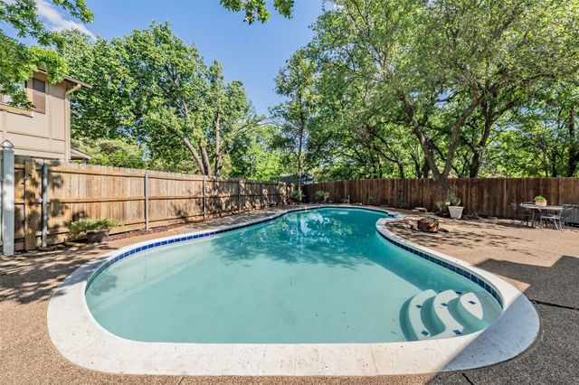 3008 Glenwood Court, Bedford, TX 76021