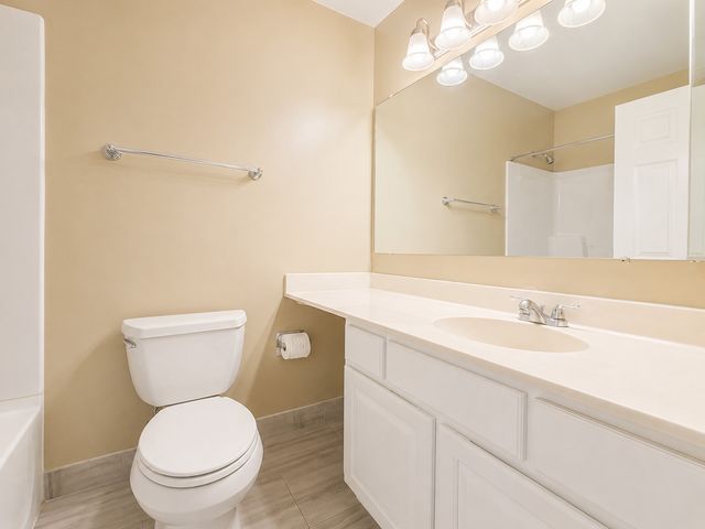 174 E Bluewater Lane 288, Vernon Hills, IL 60061