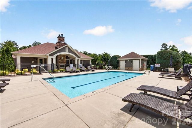 1012 Avalon Place, Matthews, NC 28104