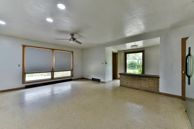 8974 S Chicago ROAD, Oak Creek, WI 53154