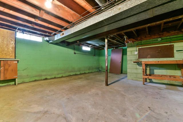 8974 S Chicago ROAD, Oak Creek, WI 53154