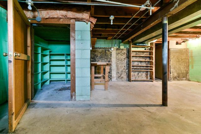 8974 S Chicago ROAD, Oak Creek, WI 53154