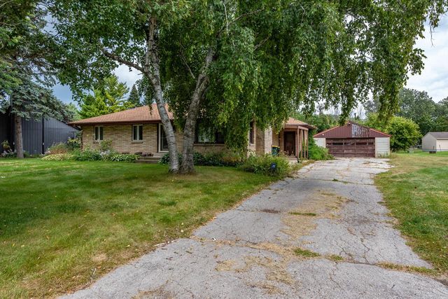 8974 S Chicago ROAD, Oak Creek, WI 53154