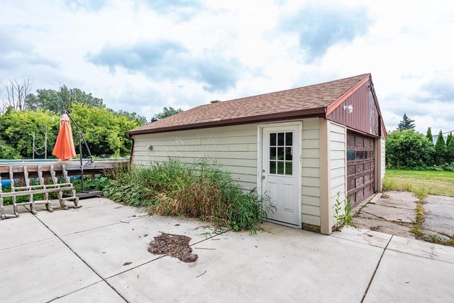 8974 S Chicago ROAD, Oak Creek, WI 53154