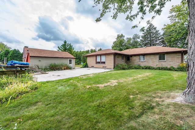 8974 S Chicago ROAD, Oak Creek, WI 53154
