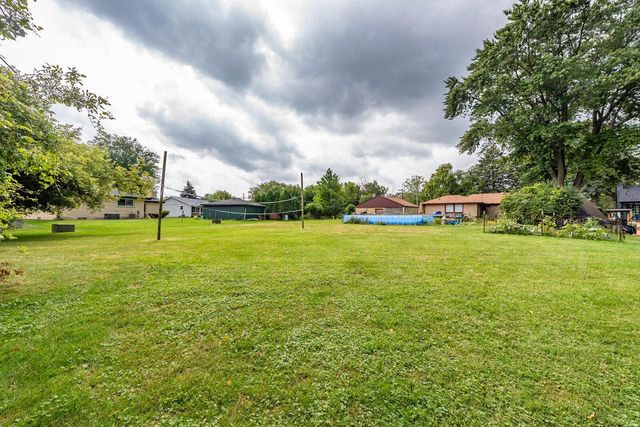 8974 S Chicago ROAD, Oak Creek, WI 53154