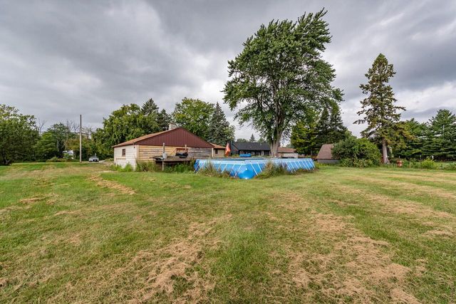 8974 S Chicago ROAD, Oak Creek, WI 53154