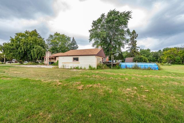 8974 S Chicago ROAD, Oak Creek, WI 53154