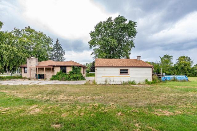 8974 S Chicago ROAD, Oak Creek, WI 53154