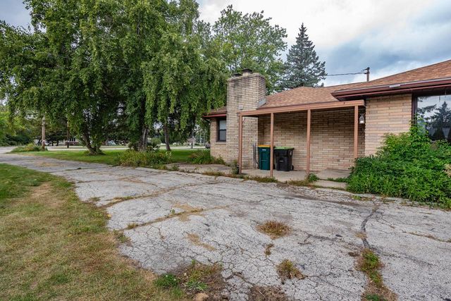 8974 S Chicago ROAD, Oak Creek, WI 53154