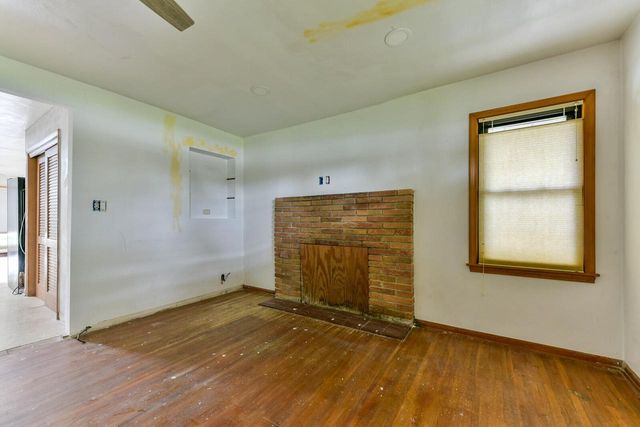 8974 S Chicago ROAD, Oak Creek, WI 53154