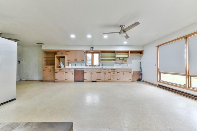 8974 S Chicago ROAD, Oak Creek, WI 53154