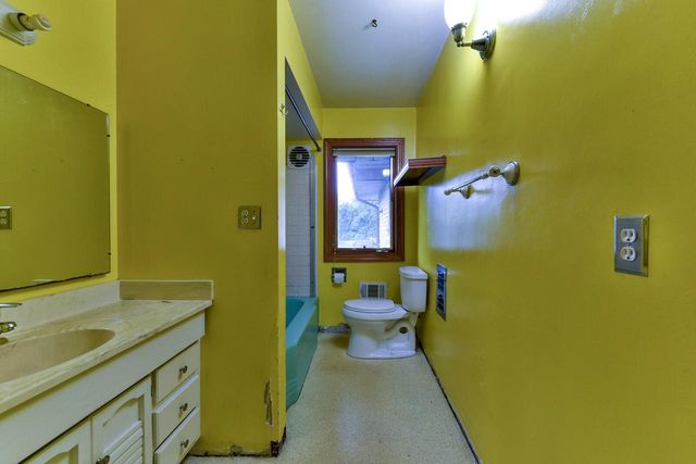 8974 S Chicago ROAD, Oak Creek, WI 53154