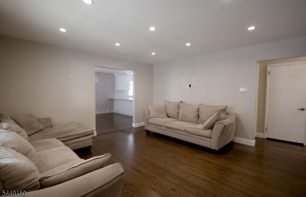 16 W Prospect St, Hawthorne Boro, NJ 07506 — photo 2