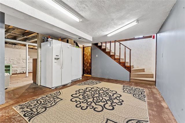 1767 S Eighty Eight Road, Greensboro, PA 15338