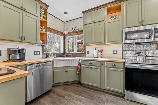 1767 S Eighty Eight Road, Greensboro, PA 15338