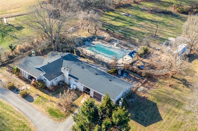 1767 S Eighty Eight Road, Greensboro, PA 15338