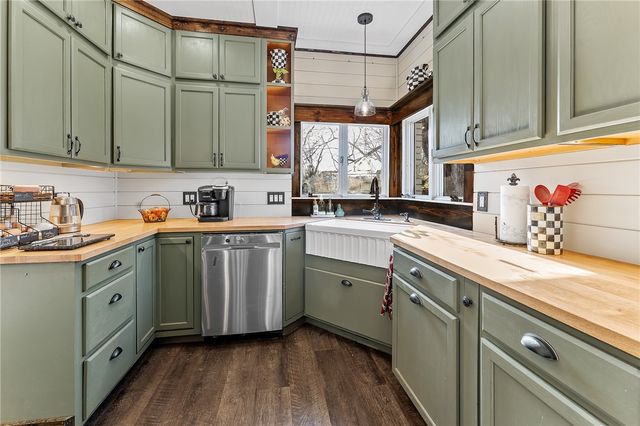 1767 S Eighty Eight Road, Greensboro, PA 15338