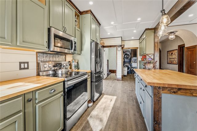 1767 S Eighty Eight Road, Greensboro, PA 15338