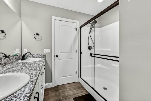 671 N Maplewood Hills Road, Nixa, MO 65714