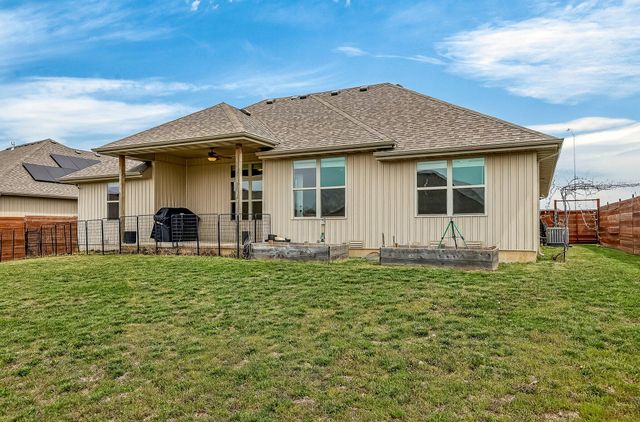671 N Maplewood Hills Road, Nixa, MO 65714