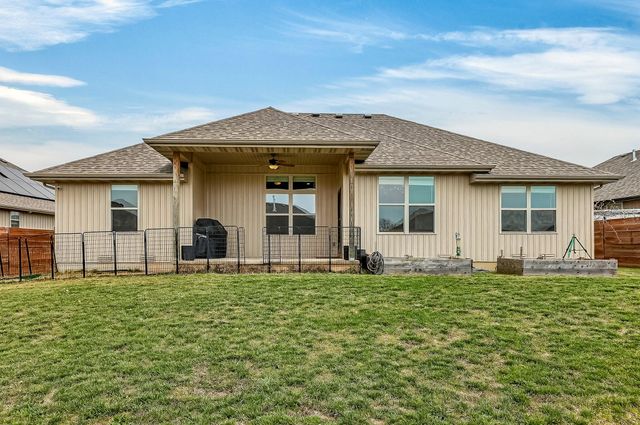 671 N Maplewood Hills Road, Nixa, MO 65714