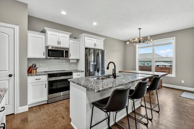 671 N Maplewood Hills Road, Nixa, MO 65714