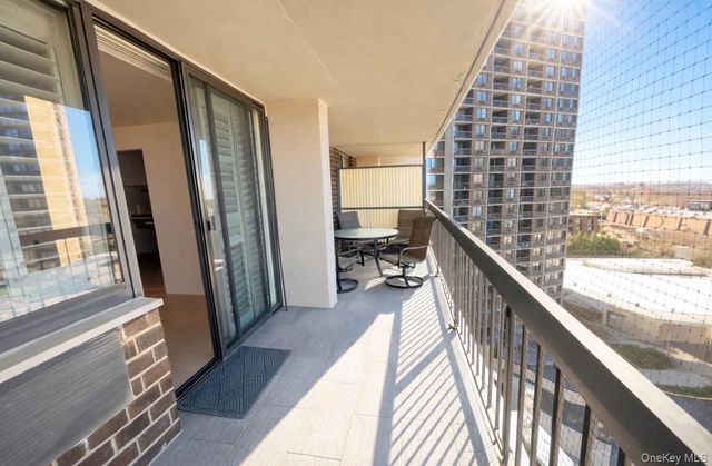 2 Bay Club 10V, Bayside, NY 11360