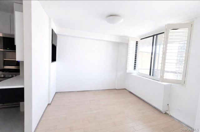 2 Bay Club 10V, Bayside, NY 11360