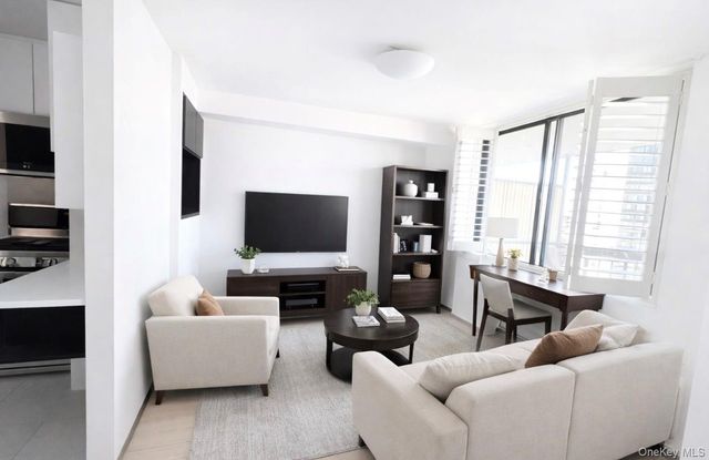 2 Bay Club 10V, Bayside, NY 11360