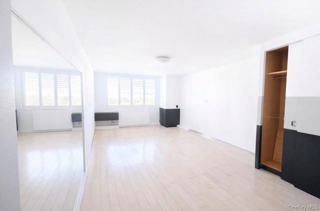 2 Bay Club 10V, Bayside, NY 11360