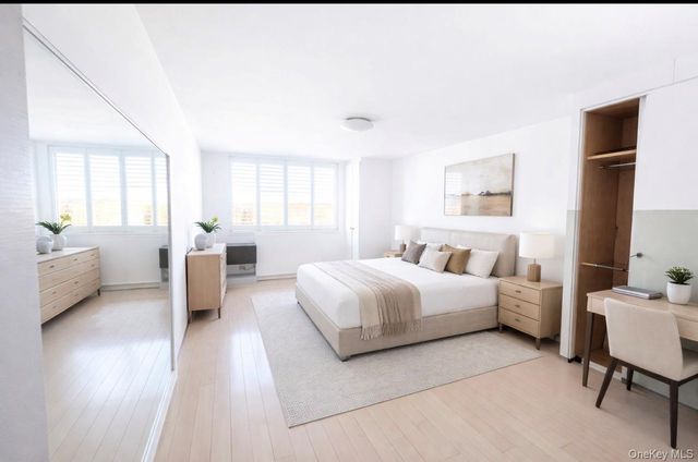 2 Bay Club 10V, Bayside, NY 11360