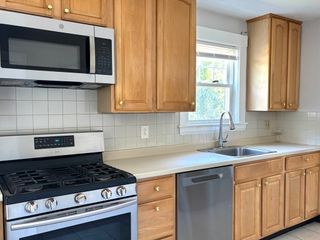 30 Bacon St 1, Waltham, MA 02451