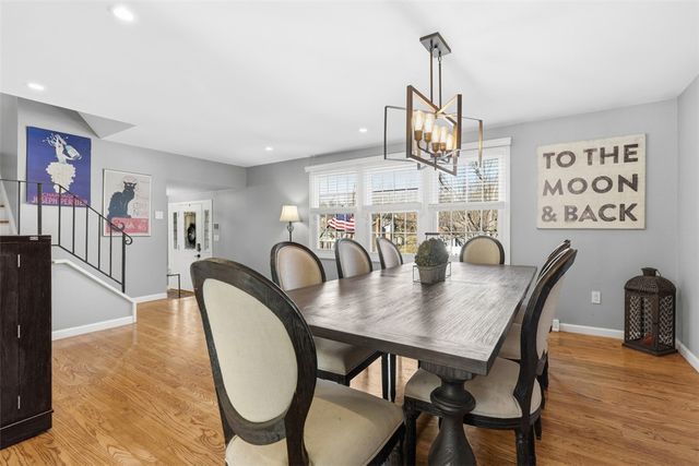 2345 Harrow Rd, Upper St Clair, PA 15241