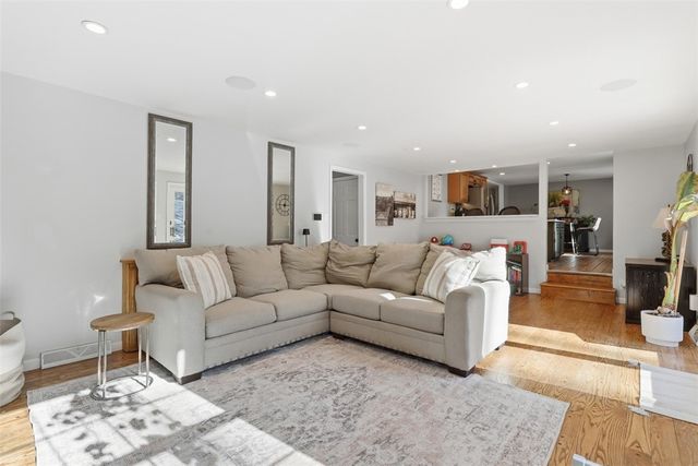 2345 Harrow Rd, Upper St Clair, PA 15241