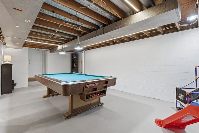 2345 Harrow Rd, Upper St Clair, PA 15241