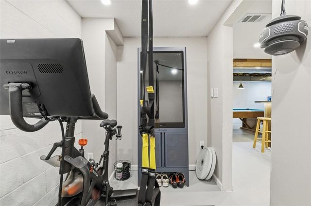 2345 Harrow Rd, Upper St Clair, PA 15241