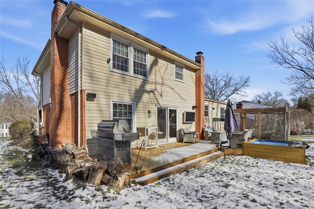 2345 Harrow Rd, Upper St Clair, PA 15241