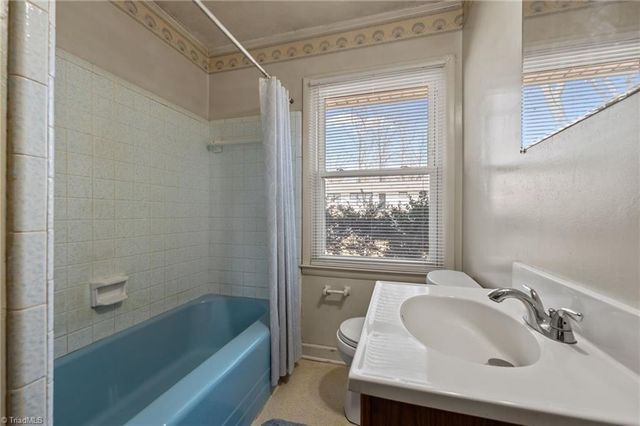 3217 London Road, Greensboro, NC 27405