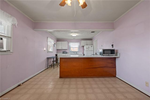 3217 London Road, Greensboro, NC 27405