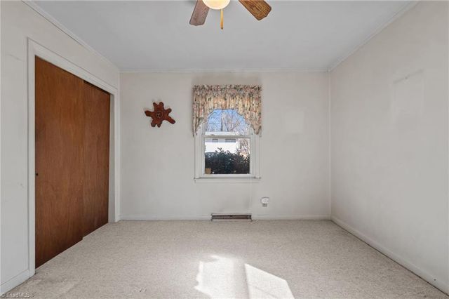 3217 London Road, Greensboro, NC 27405