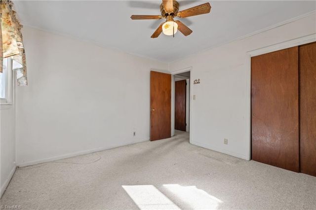 3217 London Road, Greensboro, NC 27405