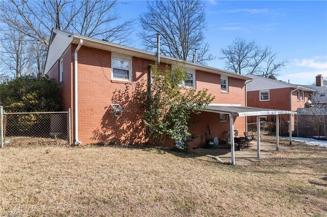 3217 London Road, Greensboro, NC 27405