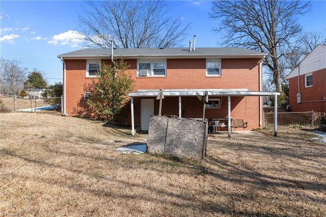 3217 London Road, Greensboro, NC 27405