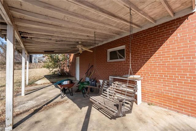 3217 London Road, Greensboro, NC 27405