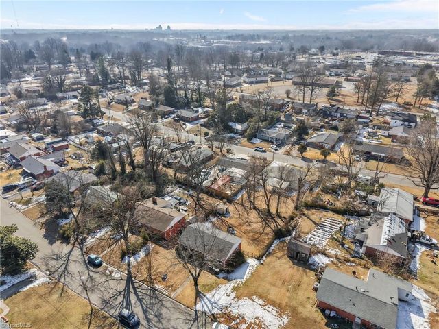 3217 London Road, Greensboro, NC 27405