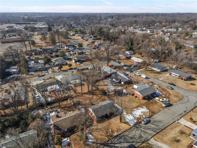 3217 London Road, Greensboro, NC 27405