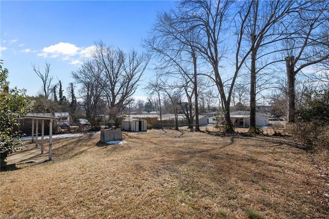 3217 London Road, Greensboro, NC 27405